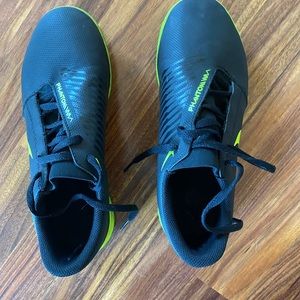 Like new!Nike Youth indoor soccer shoes